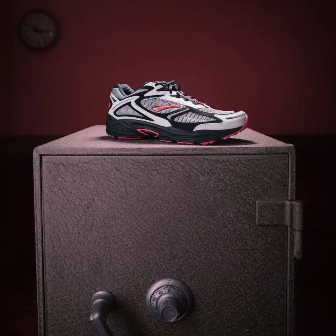 Brooks STAPLE x Adrenaline GTS 4
